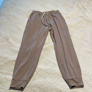 Vuori performance jogger in dogwood XS